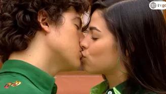 	Julio y Sarita retomaron su relación con romántico beso.