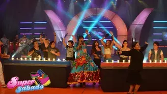 	Chanchilsa bailando junto a los invitados de Súper Sábado