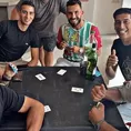 Carlos Zambrano juega a las cartas con Tevez, Rojo y Ábila previo a duelo de Boca 