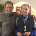 Juan Reynoso le regaló su medalla de campeón a su primer DT en Cruz Azul