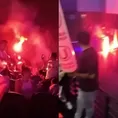 Universitario: Hinchas encendieron bengalas dentro de sala de cine