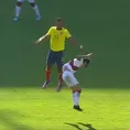 Perú vs Colombia: Yerry Mina frenó a Lapadula con esta dura falta y recibió amarilla