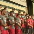 Selección peruana saludó a hinchas en espectacular banderazo en Barcelona