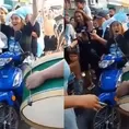 Argentina: Una mujer se emocionó, arrancó su moto y atropelló a otra hincha
