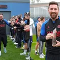 Lionel Messi fue recibido en PSG con un pasillo de honor y un trofeo