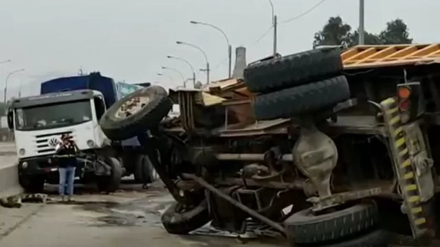 El choque de un vehículo que recoge residuos chocó con unidad que trasladaba arena /Fuente: Canal N