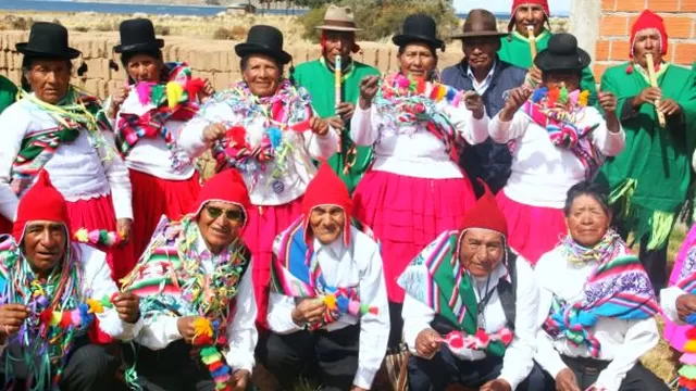 Los adultos mayores también expusieron danzas tradicionales. Foto: Andina