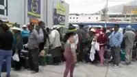 Largas colas para comprar gas doméstico en Arequipa