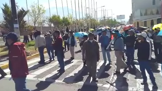 Profesores intentaron tomar el aeropuerto de Arequipa. Foto: América Noticias