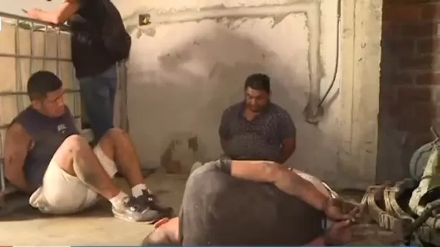 Ate: Capturan a tres delincuentes en taller donde desmantelaban vehículos 