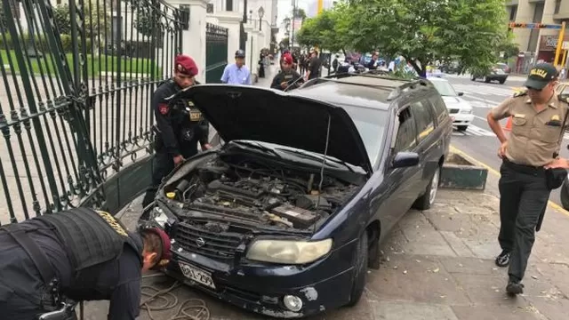 Auto se estrelló contra las rejas del Congreso de la República