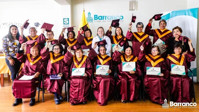 Fueron 15 adultos mayores, que se graduaron luego de tres meses de clases presenciales / Foto: Muncipalidad de Barranco