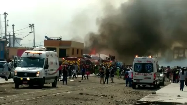 Callao: incendio en asentamiento humano destruyó 50 viviendas