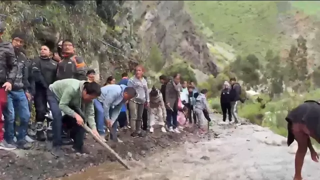 Emergencia en Carretera Cañete-Yauyos-Huancayo por Huaico