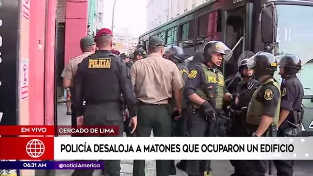 Centro de Lima: detienen a 104 sujetos que intentaron desalojar edificio 