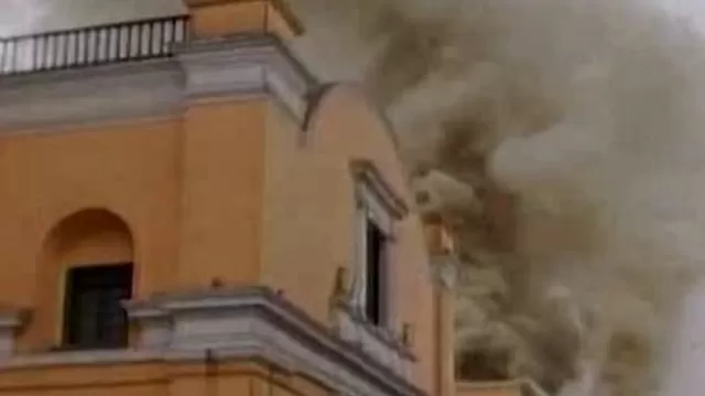 Incendio en el Centro de Lima. (Vía: Twitter)