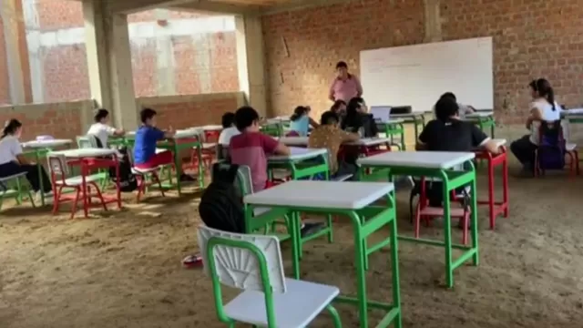 Chiclayo: Escolares reciben clases en medio de una obra paralizada