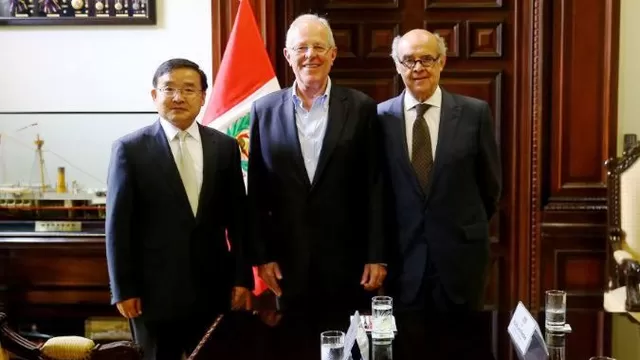 Embajador de China en Lima, PPK y canciller peruano. Foto: Andina