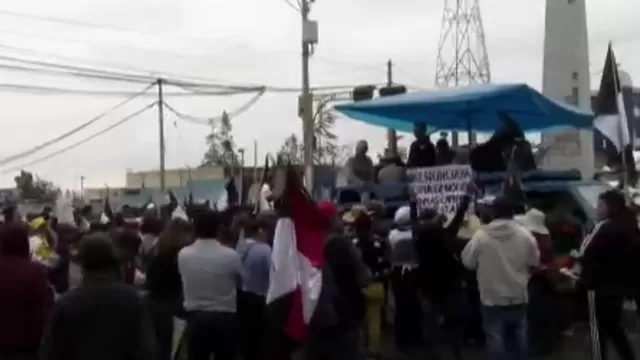 Comerciantes protestan en los exteriores del Gobierno Regional de Arequipa