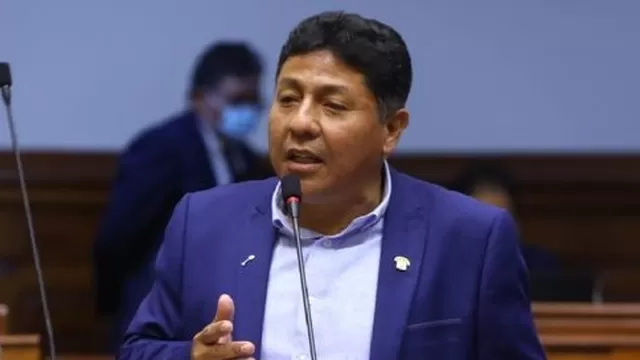 Acción Popular: Congresista Raúl Doroteo acusado de ser "mochasueldo"