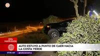 Costa Verde: Auto estuvo a punto de caer por una pendiente tras despiste