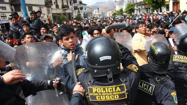 Enfrentamientos entre docentes y policías. Foto: Referencial/diariocorreo.pe
