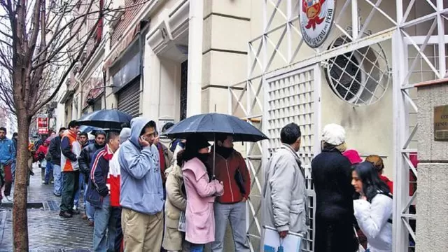 Ciudadanos en el exterior votan en las sedes diplomáticas del Perú Foto: archivo El Comercio