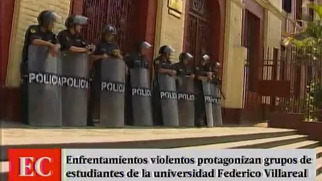 Policías resguardan universidad. Foto y Video: América Noticias