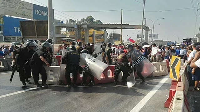 Disturbios en peaje de Puente Piedra. Foto: Andina