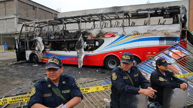 Incendio de bus dejó 17 muertos. Foto: Andina