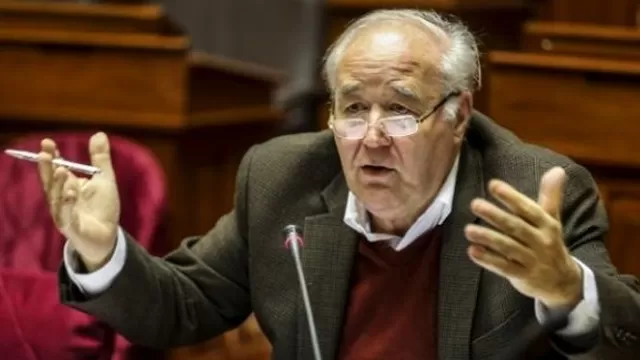 García Belaunde: “Suspendimos una sesión en el Congreso por la bulla de los manifestantes”