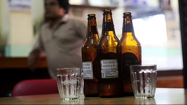 Plantean incrementar impuestos para las bebidas alcohólicas. Foto: Andina