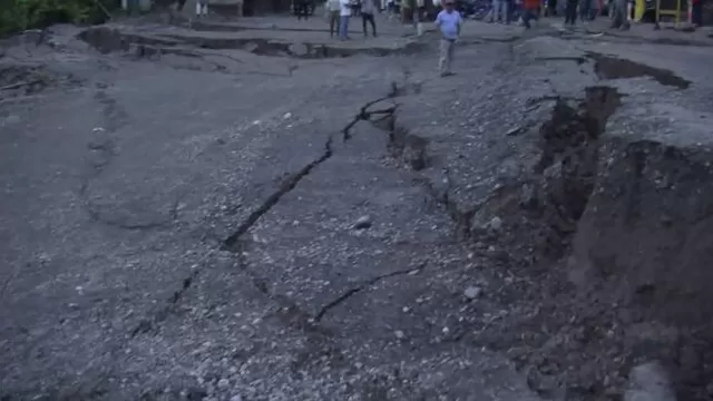Carretera afectada por derrumbes. Foto: América Noticias
