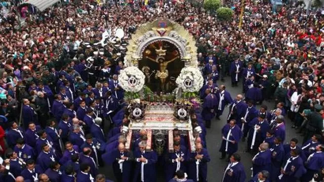 Imagen del Señor de los Milagros ingresó a la Catedral de Lima