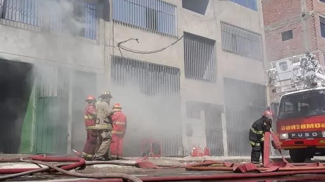 Incendio se registra en el Cercado de Lima / Foto: América Noticias