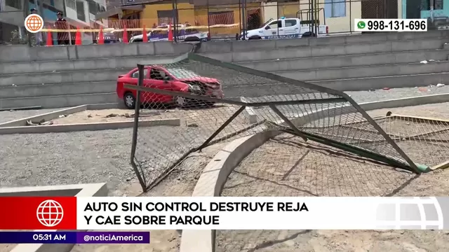 Independencia: Auto fuera de control destruyó reja y cayó sobre parque