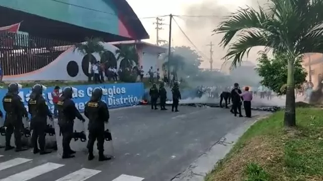 Pobladores bloquearon vía exigiendo construcción de puente. Foto: América Noticias