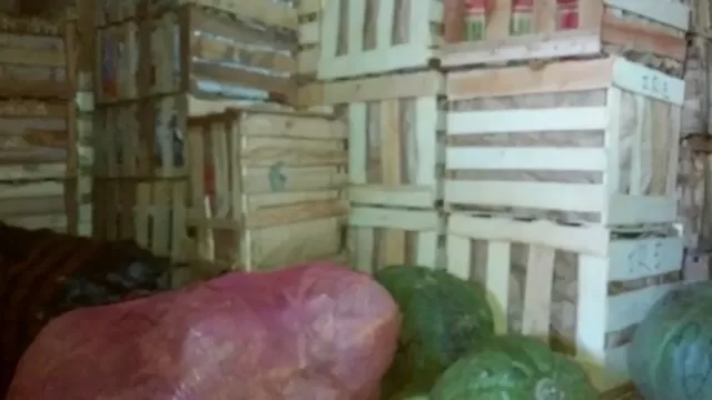 Cajas de frutas y verduras llegaron malogradas. Foto: América Noticias