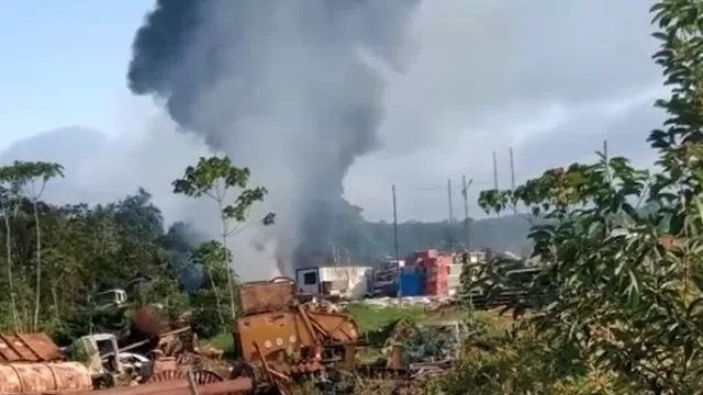 Incendio en almacenes. Foto: América Noticias
