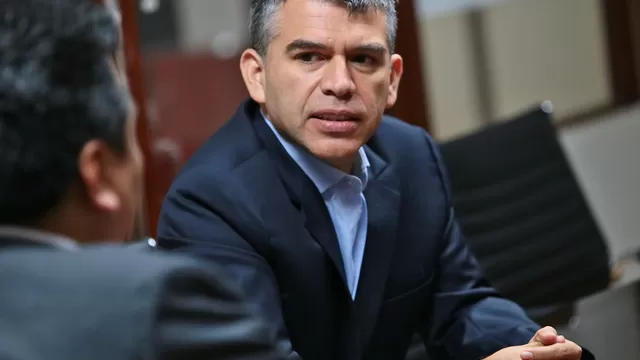Julio Guzmán es líder del Partido Morado