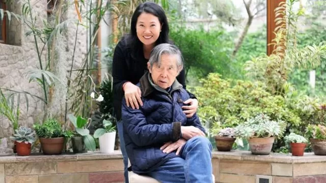 Keiko Fujimori y Alberto Fujimori. Foto: Twitter