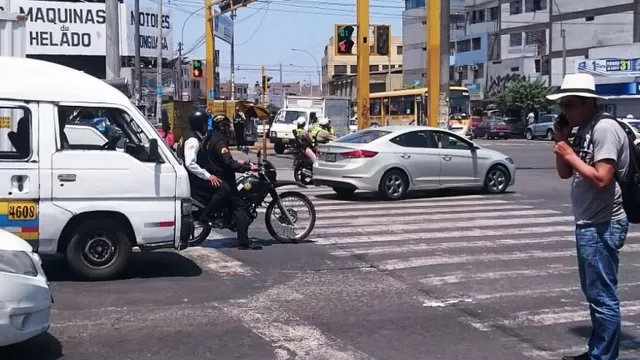 Infracción de tránsito denunciada vía #AlertaNoticias. Foto: Twitter @PillacaSammy
