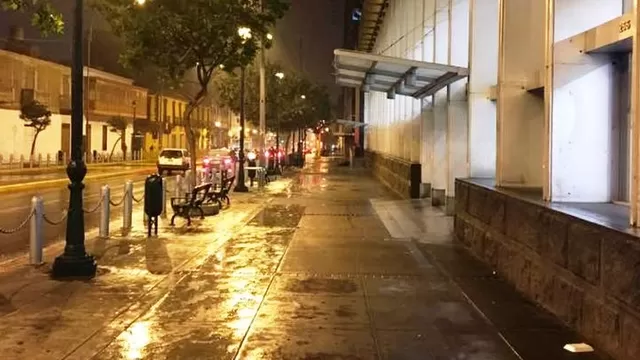 Garúa mojó las calles del centro de Lima. Foto: El Comercio