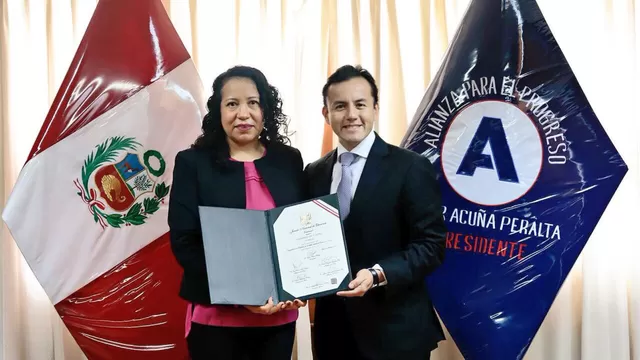 Luz Cruz Tévez recibió credenciales como congresista en reemplazo de Benicio Ríos