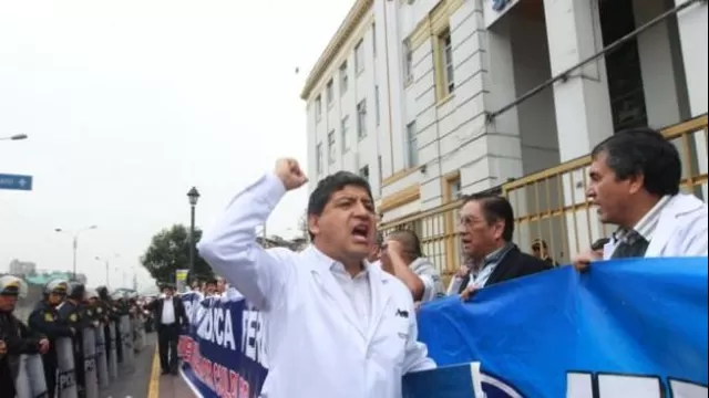 Médicos continuarán con sus protestas. Foto: El Comercio