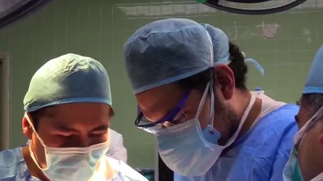 Médicos que vencieron al COVID-19 reconstruyeron el rostro de una niña