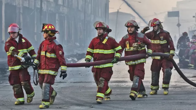 El MEF destina una partida de dinero para los bomberos. Foto: Andina