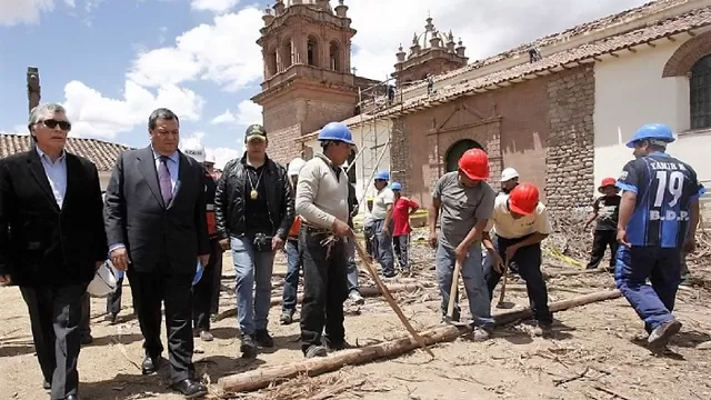 Ministro de Cultura inspeccionó iglesia afectada por un incendio / Andina