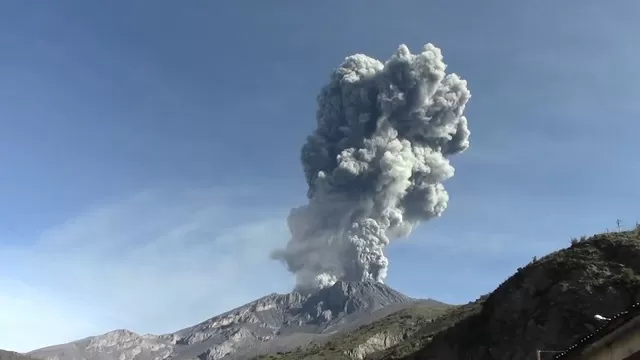 Moquegua: Volcán Ubinas reportó nueva explosión en horas de la madrugada