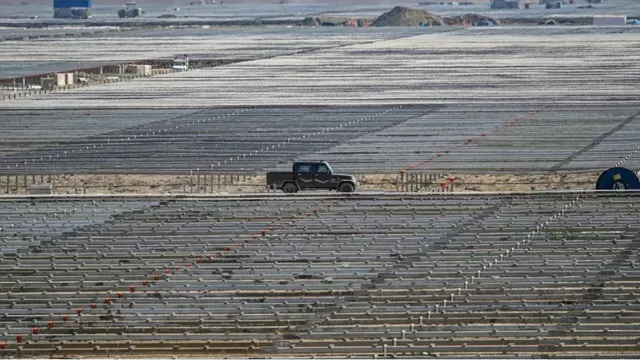 Multimillonario construye la planta de energía limpia más grande del mundo